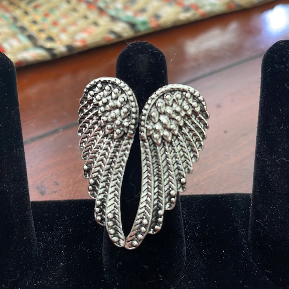 $10 ANGEL WING RING  NWOT
